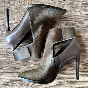 🎁NWT Vince Blythe Calf hair Booties
